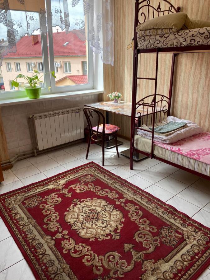 Centre Hostel Мукачево Экстерьер фото