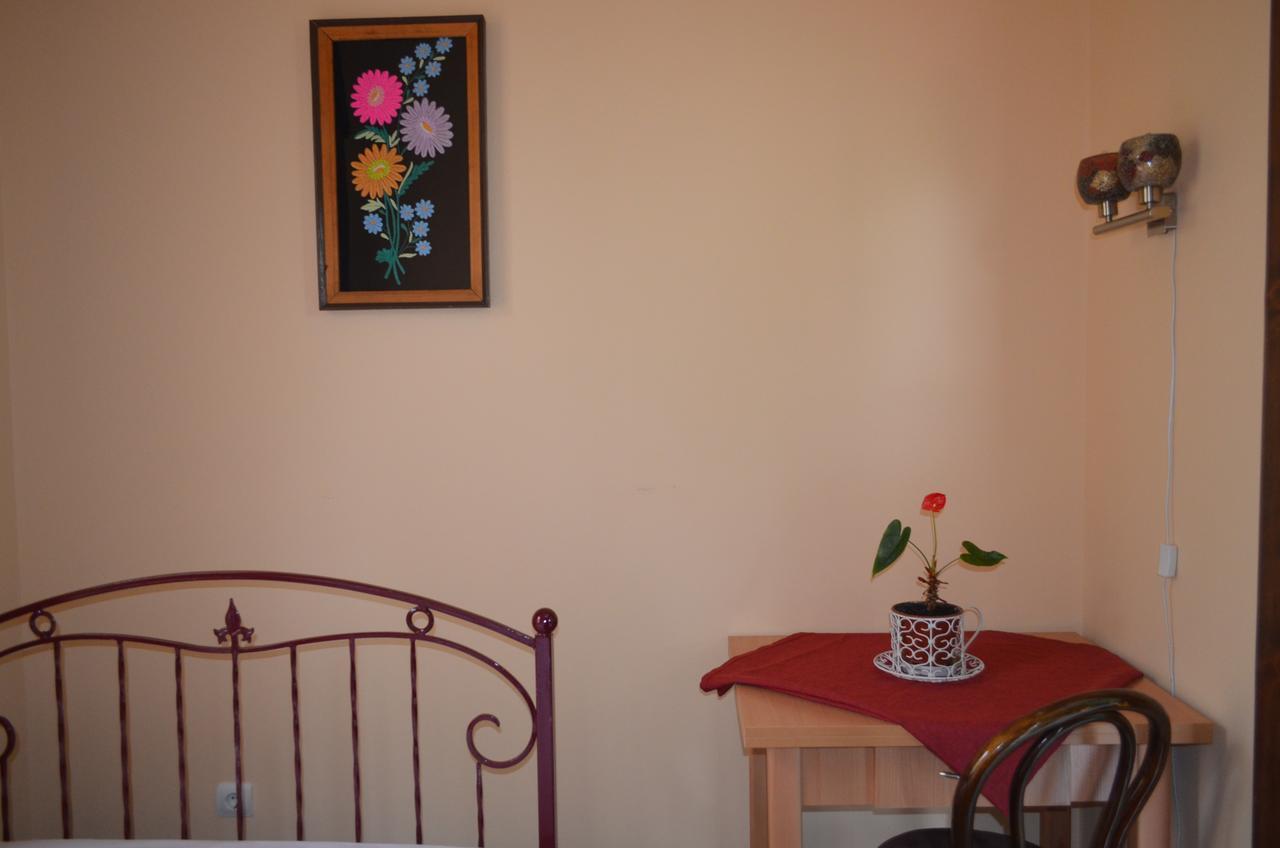Centre Hostel Мукачево Экстерьер фото