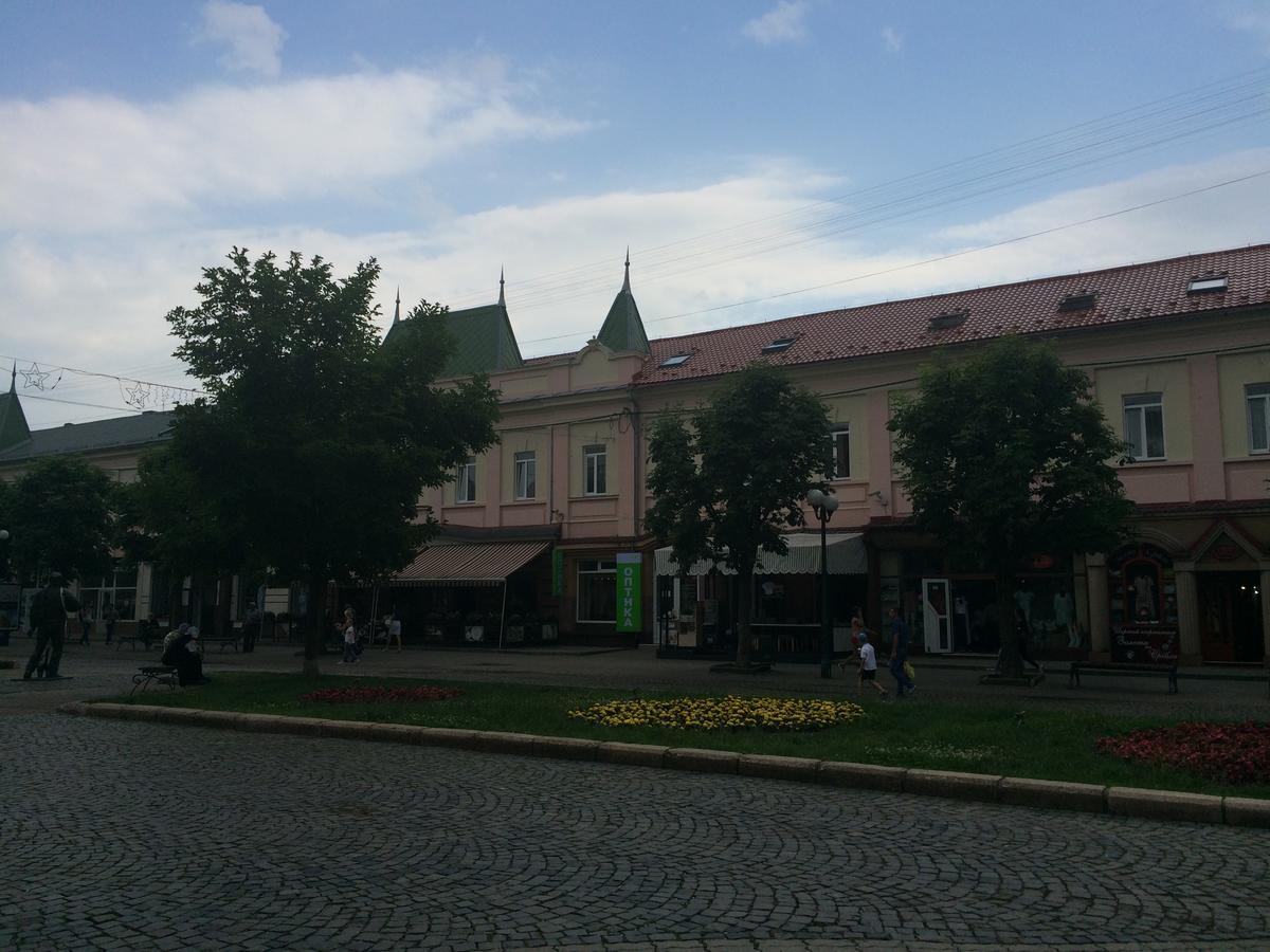 Centre Hostel Мукачево Экстерьер фото